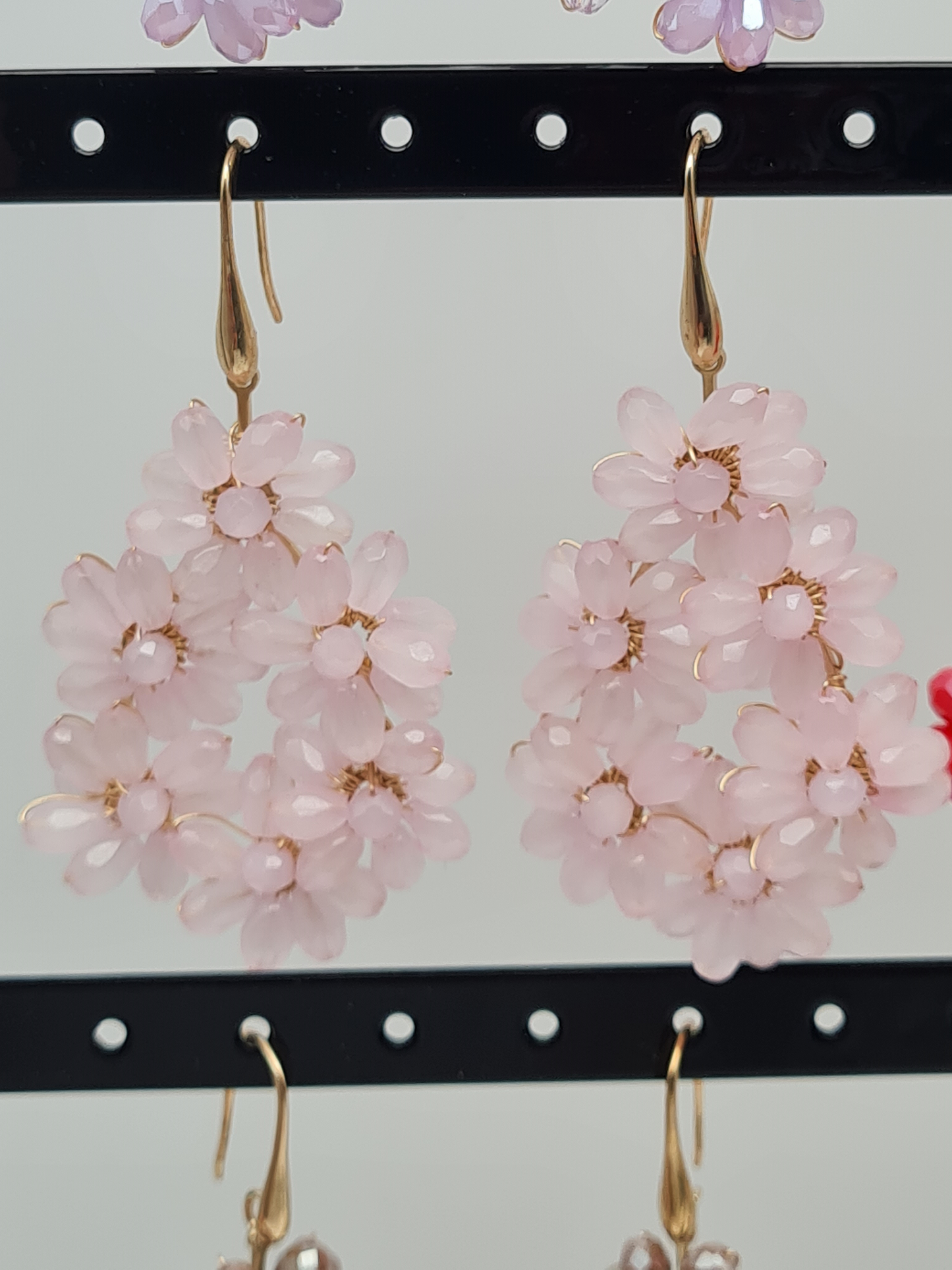 Biba Ohrringe, Ohrhänger in Tropfen Blumen Form in verschiedene Farben