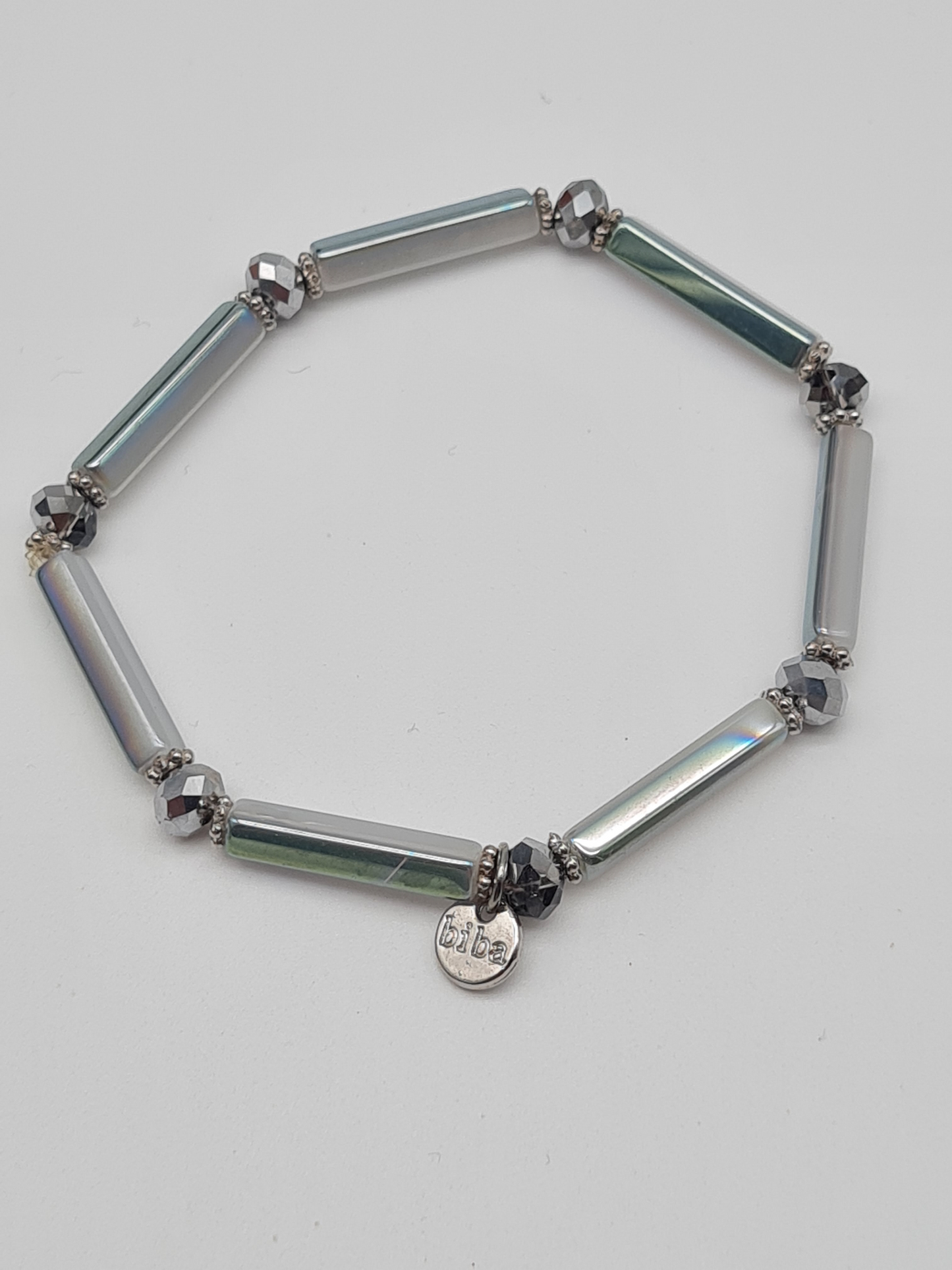 Biba Armband elastisch Graue Crystalperlen in geschliffen rund und länglich