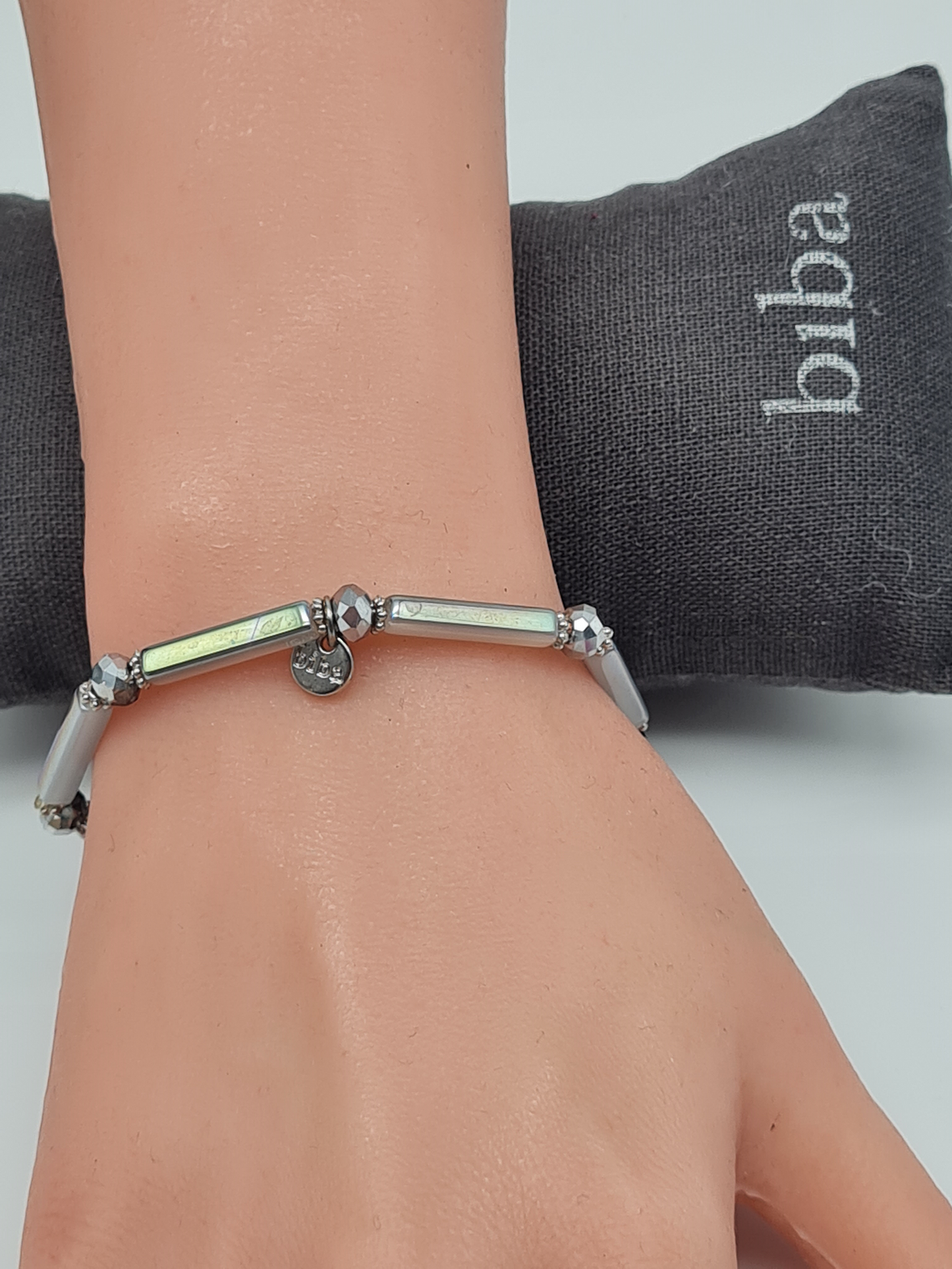 Biba Armband elastisch Graue Crystalperlen in geschliffen rund und länglich