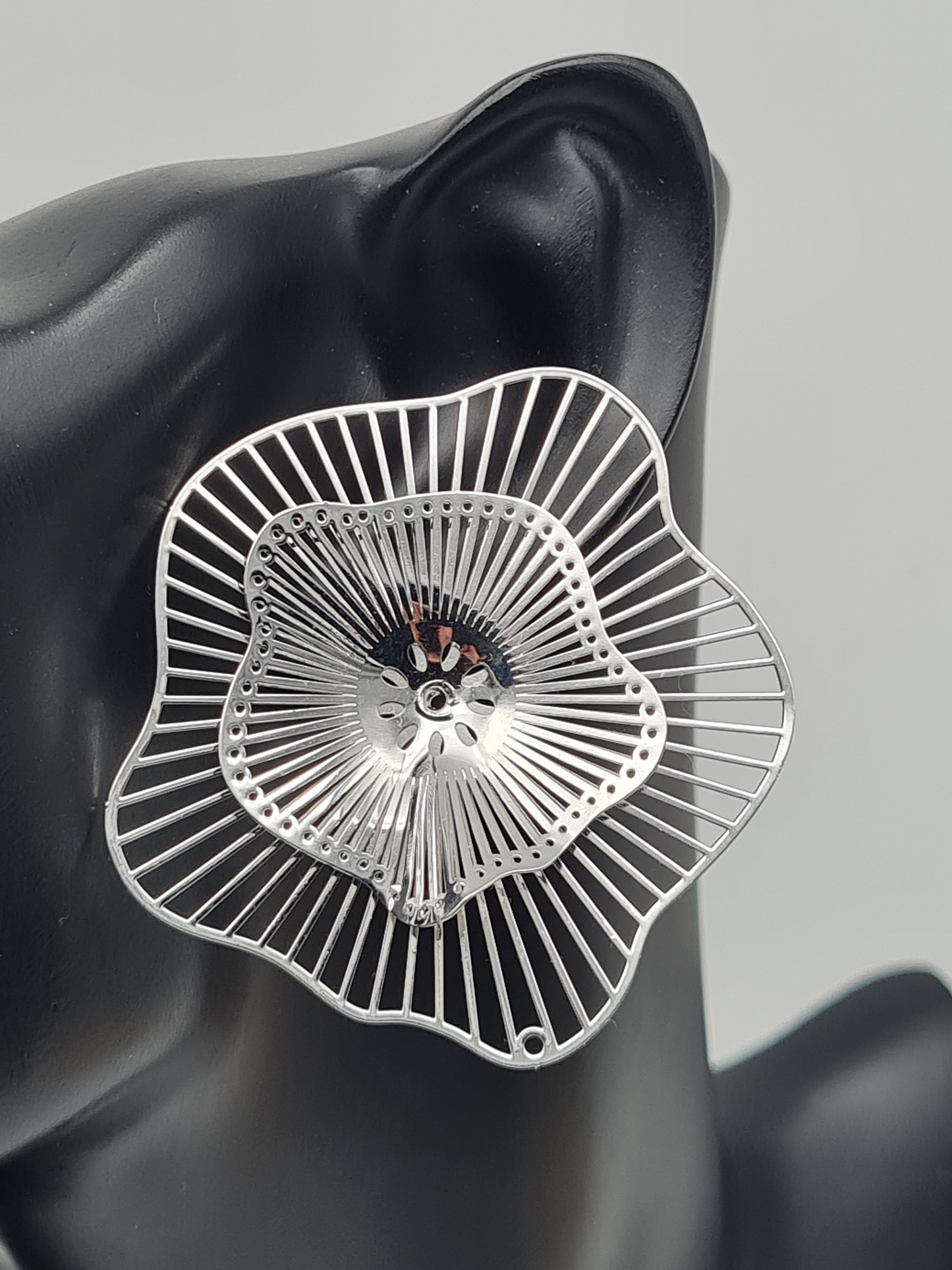 Yehwang Ohrstecker Blumenfest Silberfarben goldfarben nickelfrei Design