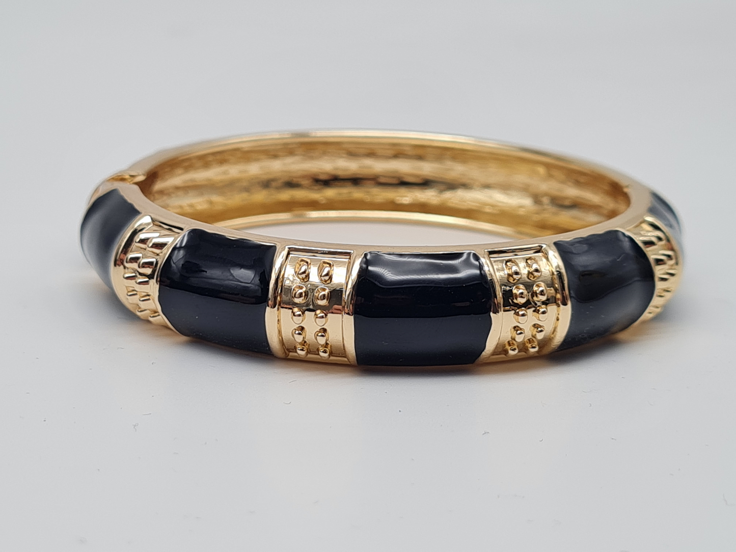 Yehwang Klapp-Armband Goldfarben Schwarz Weiß Blau Nickelfrei