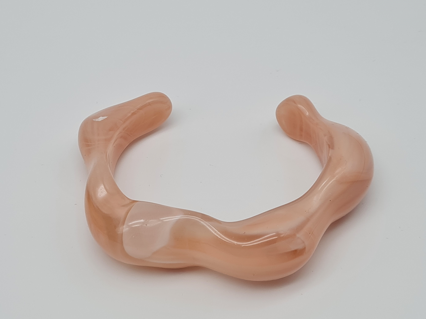 Cosmos Armreif Acryl Blassrosa Pink Marmor Look Nickelfrei Trend 2025-2026