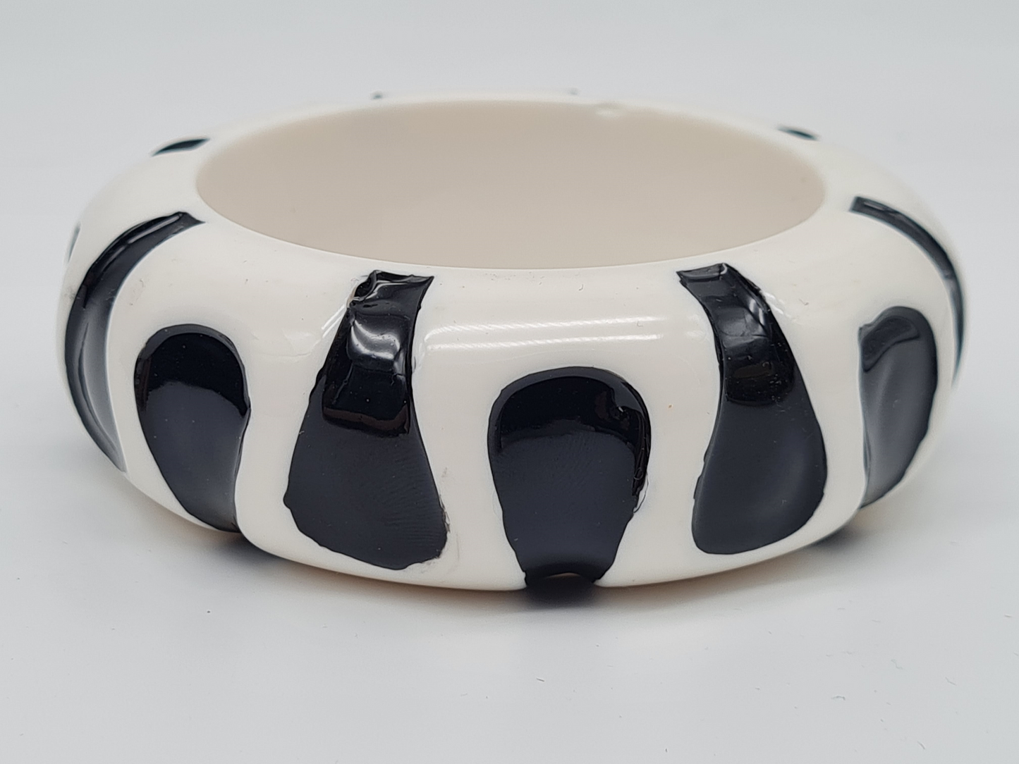 Cosmos Armreif Acryl Schwarz Weiß Black White Zebra Giraffe Trend 2025-2026