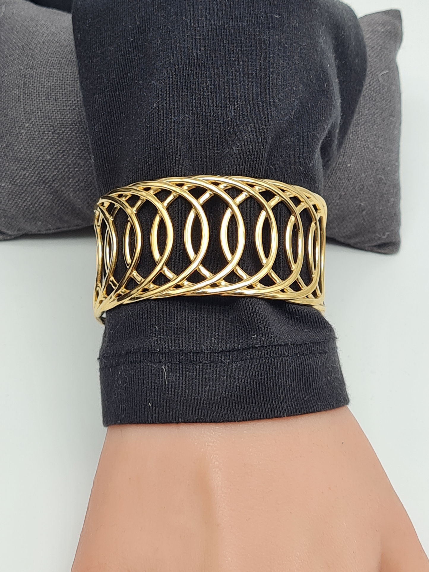 Cosmos Armreif in Silber oder Goldfarben mit Kreis Modern Trend Kombinierbar Nickelfrei