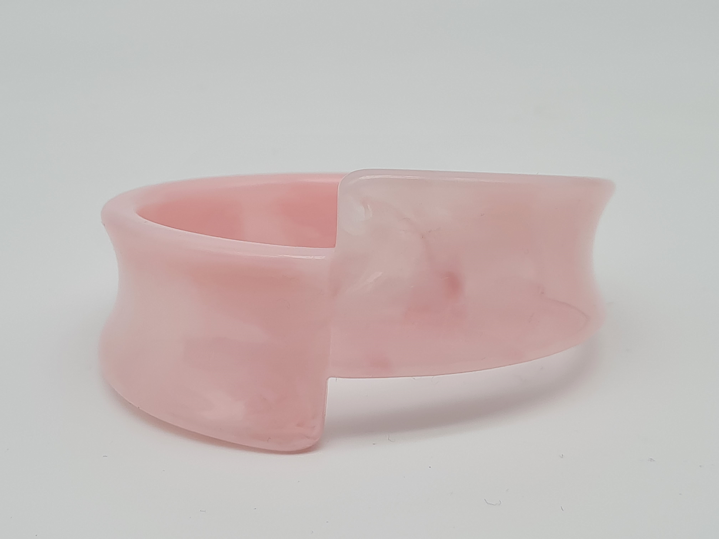 Cosmos Armband Acryl Rosa Marmor-Look Transparent Trend Blassrosa