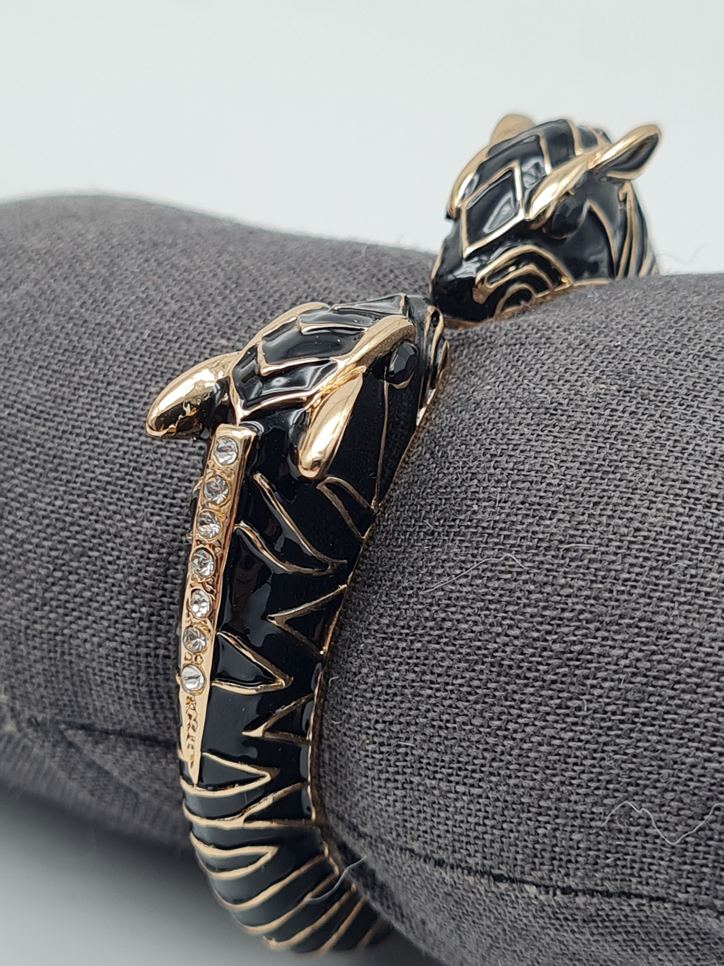 Ardoné Armreif Klapp-Armband schwarz Goldfarben Katze Leopard Tier