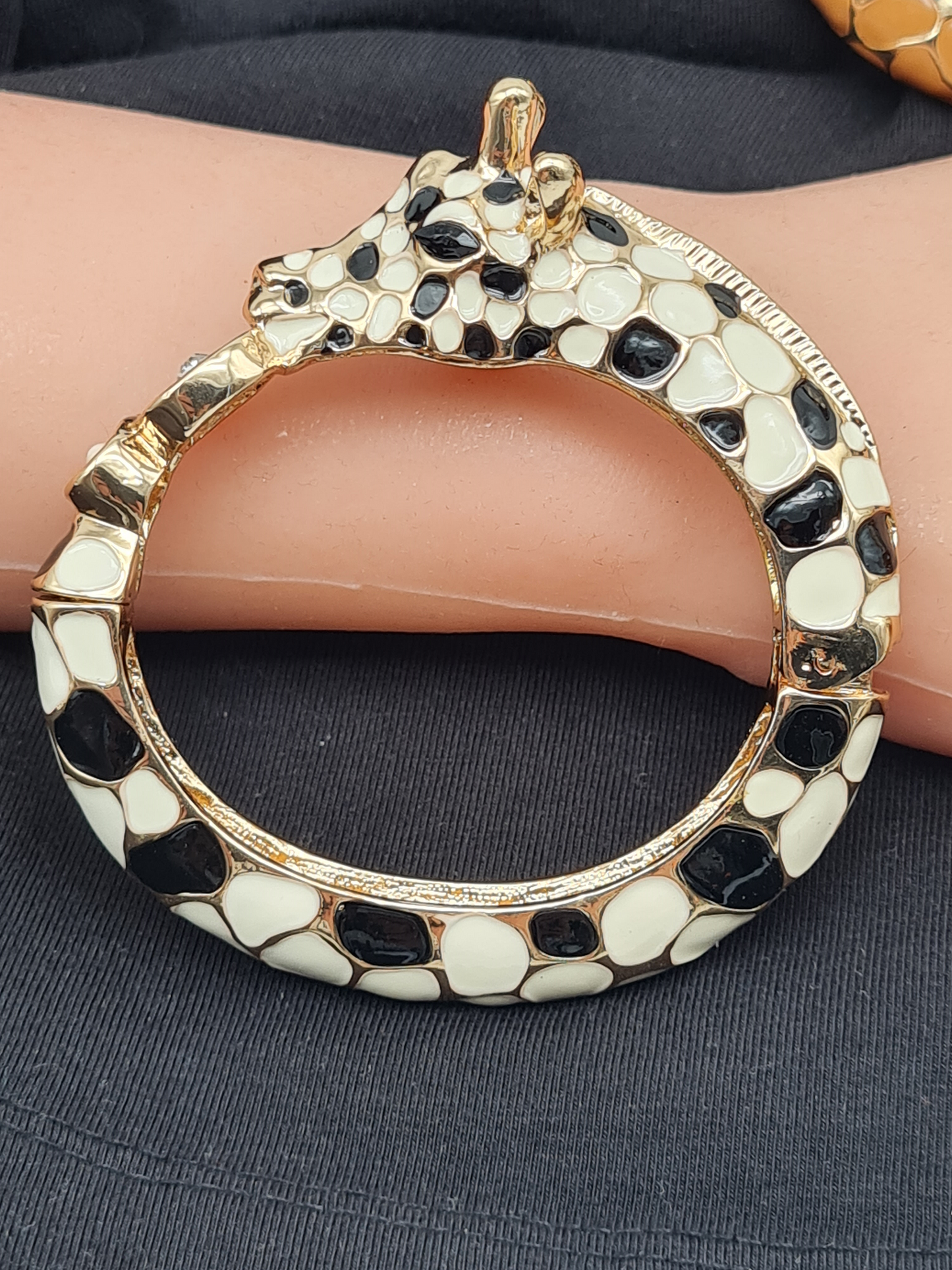 Ardoné Armreif Klapp-Armband Giraffe Tiermuster Tier Jungle Urwald Nickelfrei