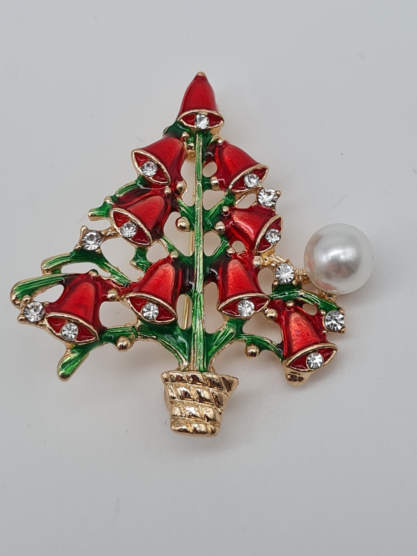 Brosche modeschmuck schneelfocke weihnachtsbaum schlitten geschenke blau rot glöckchen
