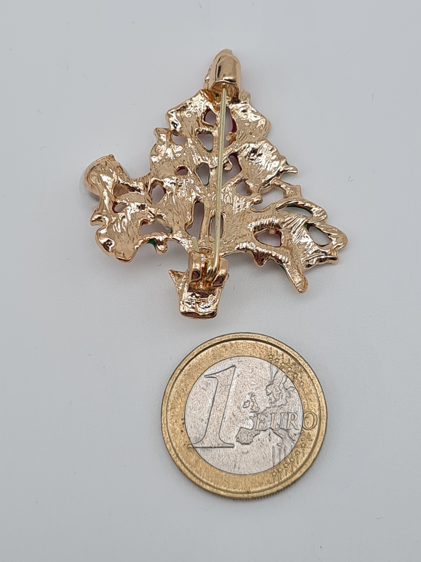 Brosche modeschmuck schneelfocke weihnachtsbaum schlitten geschenke blau rot glöckchen