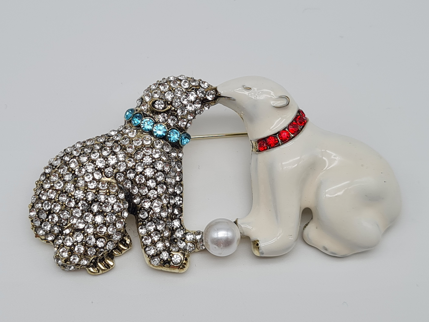 Brosche modeschmuck eisbär süßigkeiten geschenk weiss Nussknacker weihnachten winter