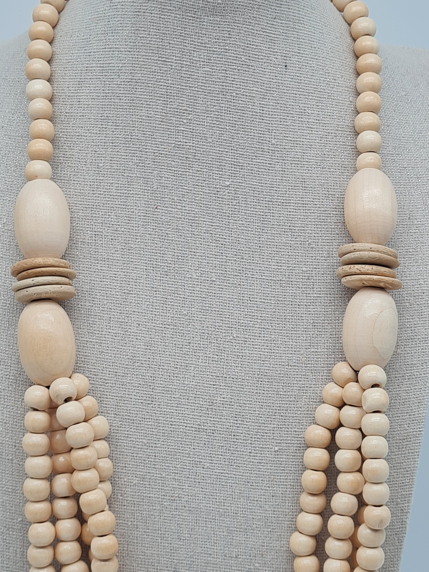 Halskette nickelfrei Holzelementen Beige neutral elegant Cosmos