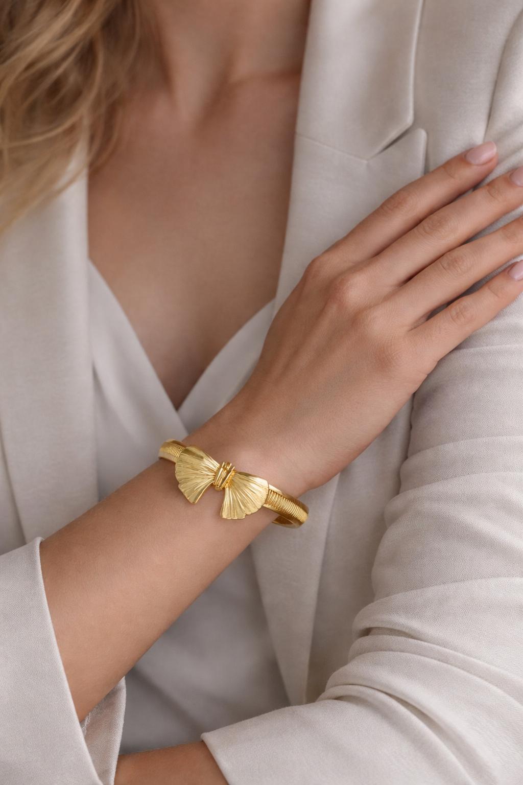 Armreif Schleife One-Size Goldfarben Statement Geschenk Armband Yehwang