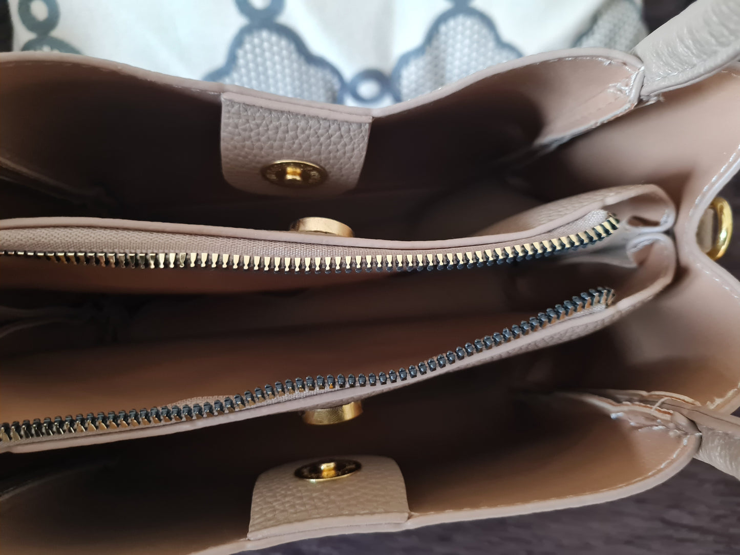 Handtasche Umhängetasche in Beige Schlicht Kunstleder Design