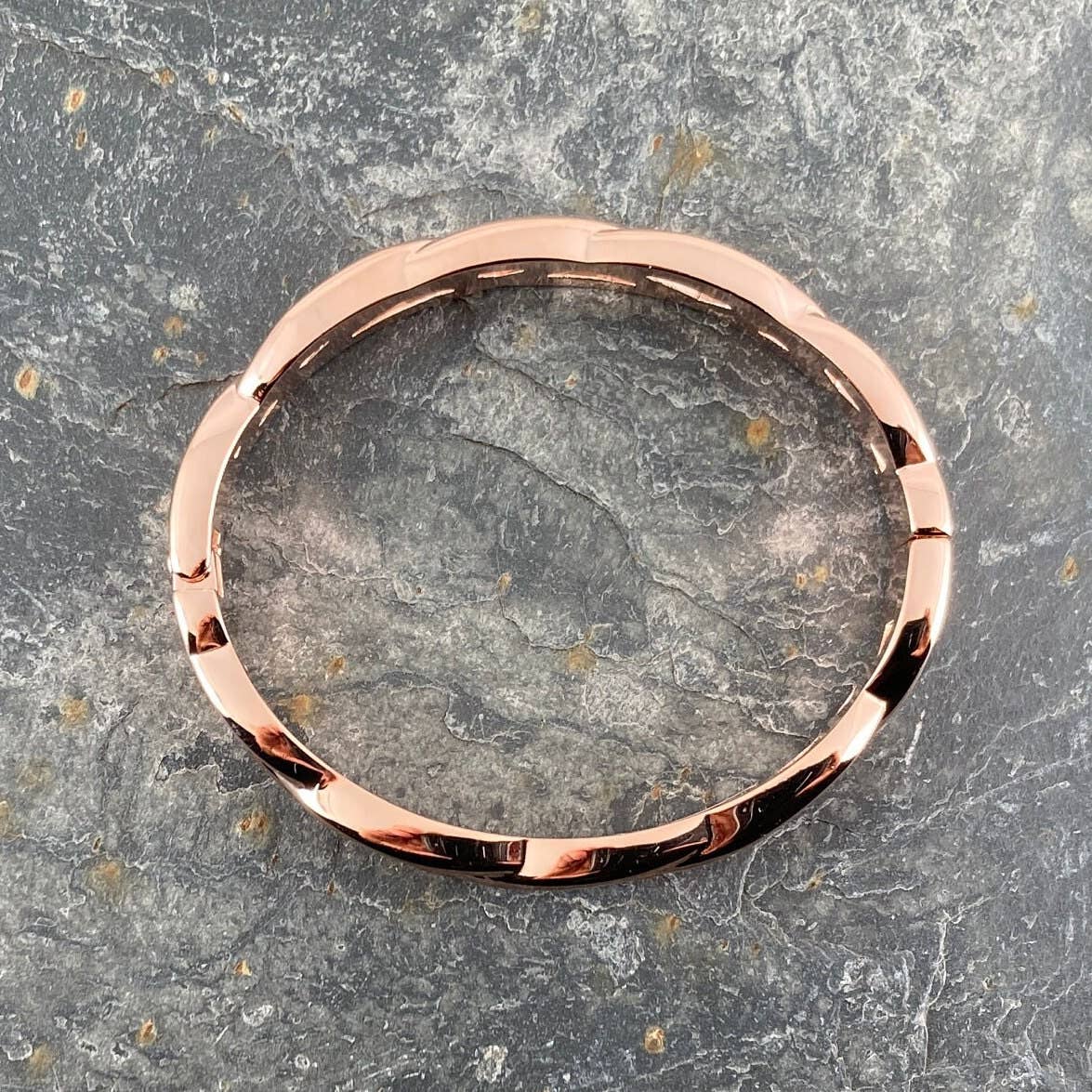 Armreif mit Scharnier im keltischen Plat-Stil, Roségold-Finish Trend Sommer Ibiza