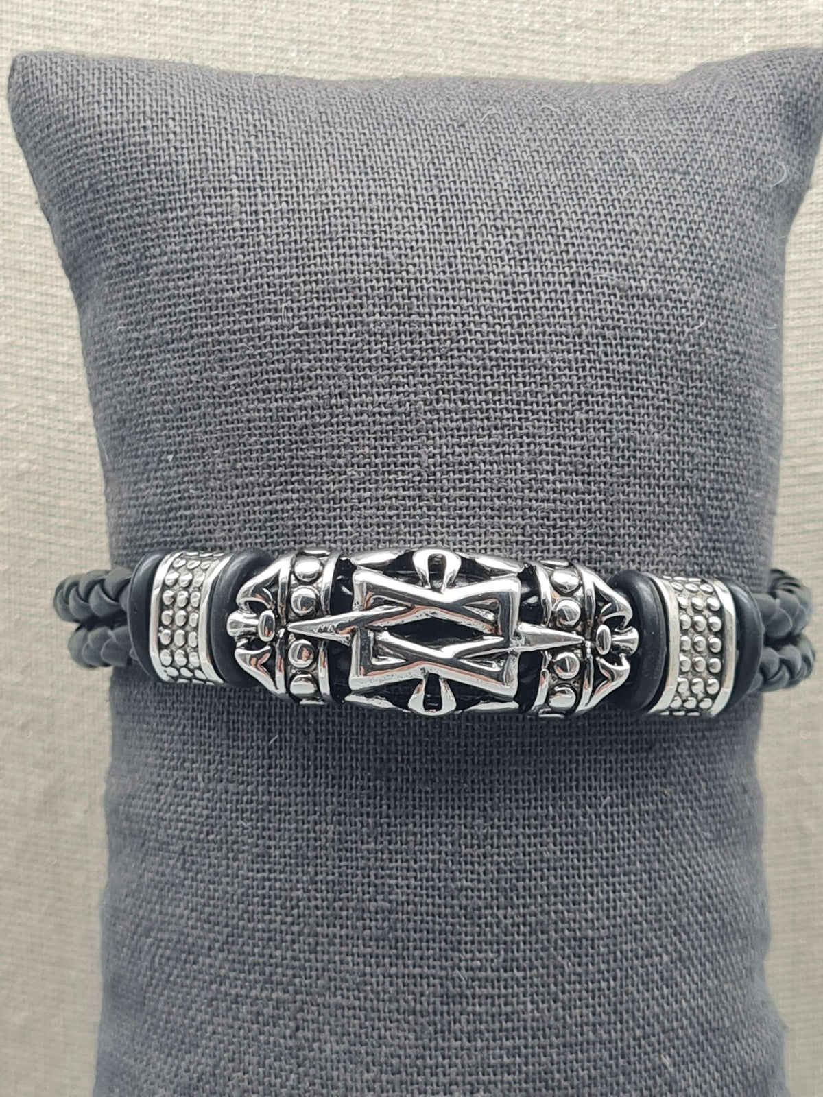 Herrenarmband mit antiker Totmmotiv