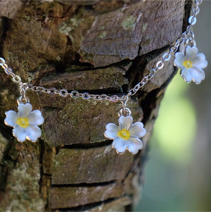 Armband Charm-Armband mit gelben Blüten von Primrose Primel