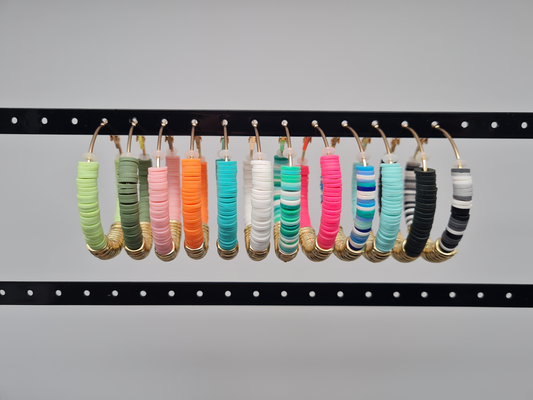 WAUW Creolen mit Muschelkralen in verschiedene Farben