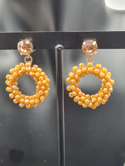 Sweet7 Ohrringe, Orhänger Gold mit Blass-Orange Strassstein und Perlenanhänger