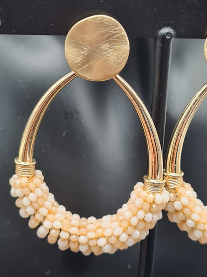 Sweet7 Ohrringe, Ohrhänger Gold  Tropfenform Creme farbenen Perlchen