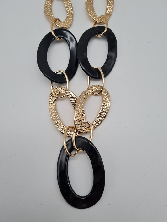 Sweet7 Halskette Langkette mit große Schwarze und Goldene Elemente