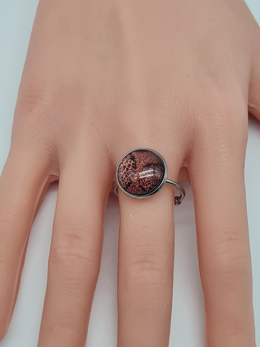 Cosmos Ring, Silberfarben verstellbar mit Rotbrauner Dekoscheibe
