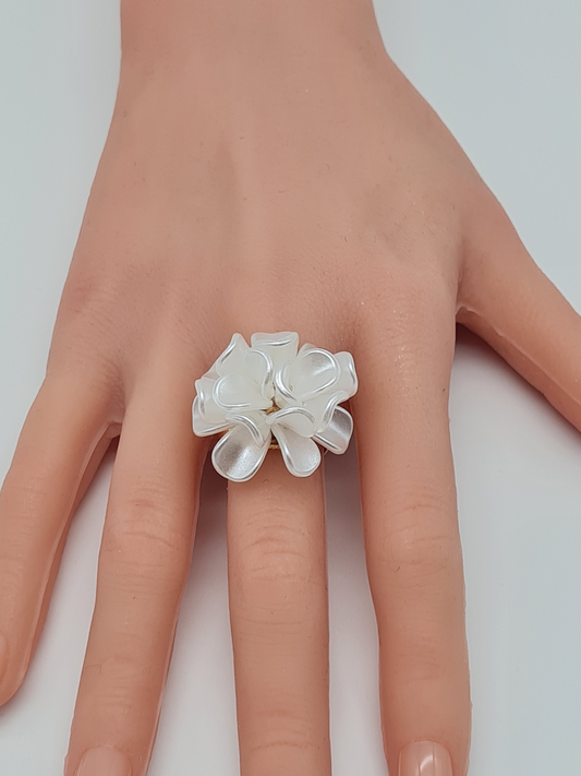 Cosmos Ring, Goldfarben verstellbar mit große Perlmutt Blume