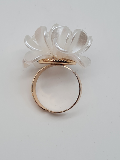 Cosmos Ring, Goldfarben verstellbar mit große Perlmutt Blume