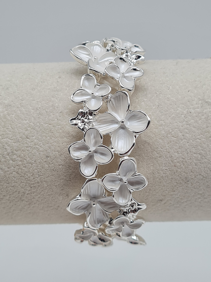 Amorino Armband, elastisches Armband in Silberweiß mit Blumenmuster