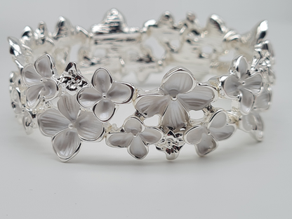 Amorino Armband, elastisches Armband in Silberweiß mit Blumenmuster