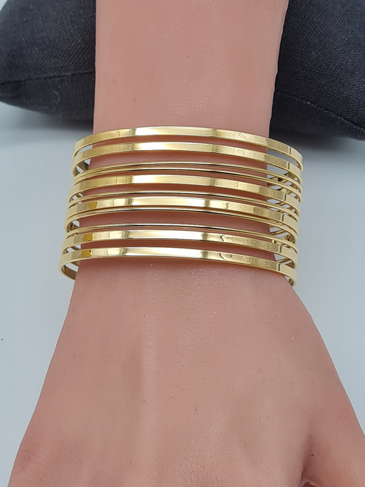Cosmos Armreif Breites Manschettenarmband aus Edelstahl mit parallelen Linien