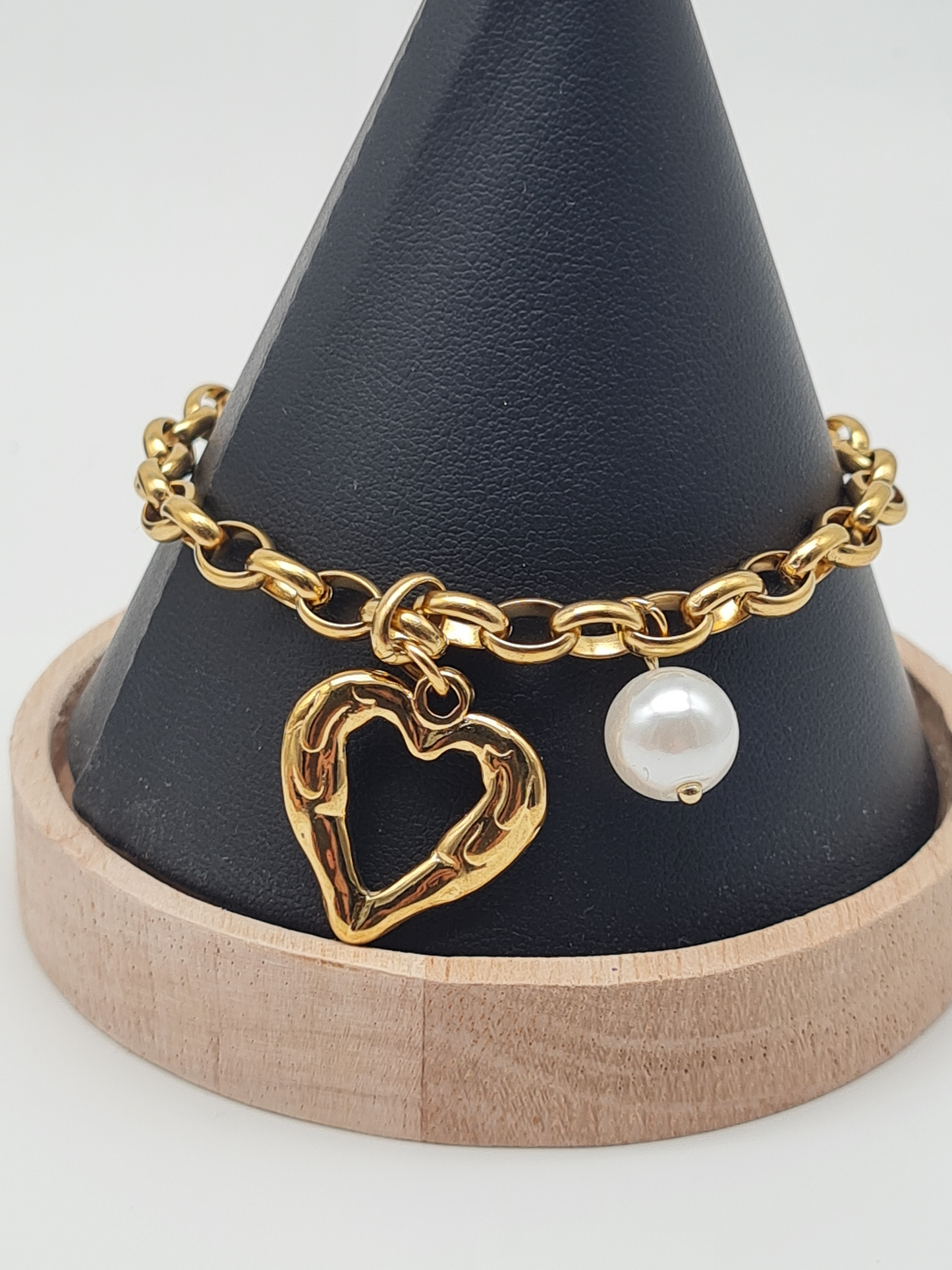 Cosmos Armband, Goldfarbenes Armband mit Herz-Anhänger und Kunstperle