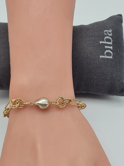 Biba Gliederarmband in Matt Goldfarben mit grau oder naturfarbene Perle