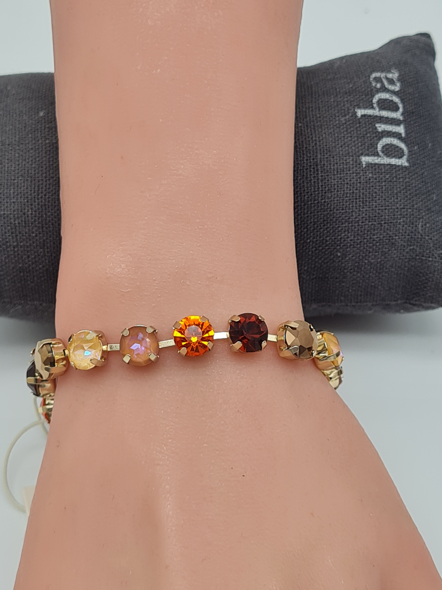 Biba Armband mit Auffällige Strass-Steinchen in Hellen und in Dunklen Farben