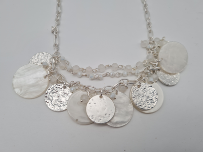 Biba Halskette Braun und Matt Silber mit kleine kette und Resin Perlen