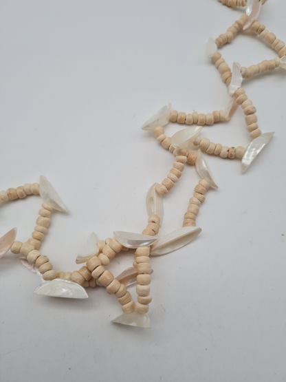 Biba Halskette Grau oder Beige mit Muscheln und Acrylperlen