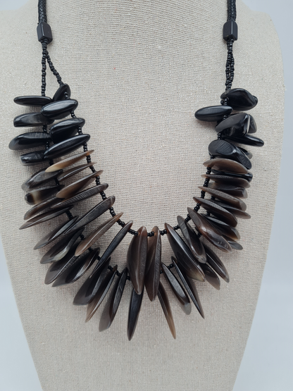 Biba Kurzhalskette Doppelkette mit Resin Steine mit Naturmuster