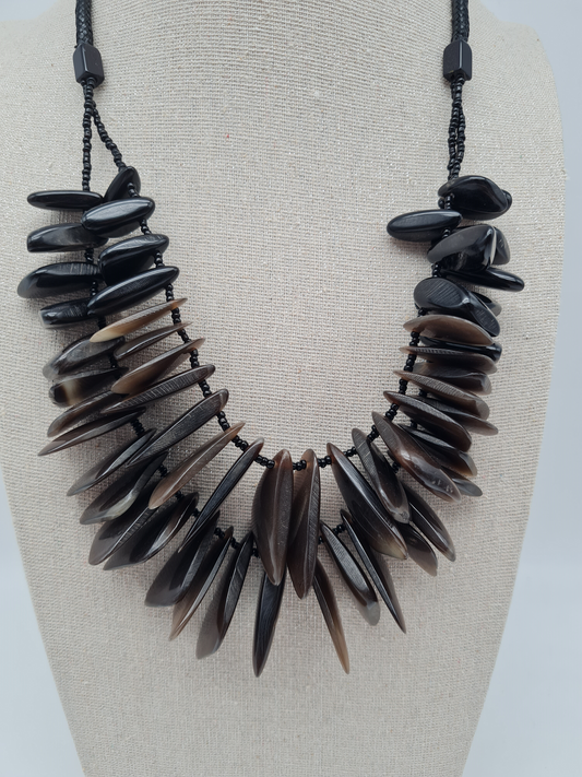 Biba Kurzhalskette Doppelkette mit Resin Steine mit Naturmuster