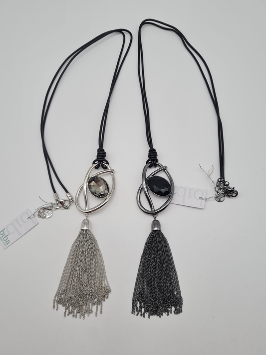 Biba Langkette aus Kunstleder mit Anhänger in Schwarz oder Silber mit Strass-Stein