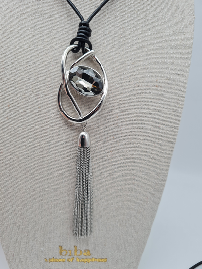 Biba Langkette aus Kunstleder mit Anhänger in Schwarz oder Silber mit Strass-Stein