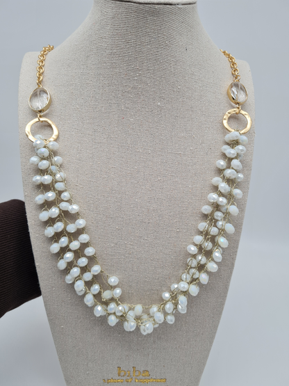 Biba Langhalskette Goldfarben mit Perlenanhänger in Creme-grau und Strassteinen