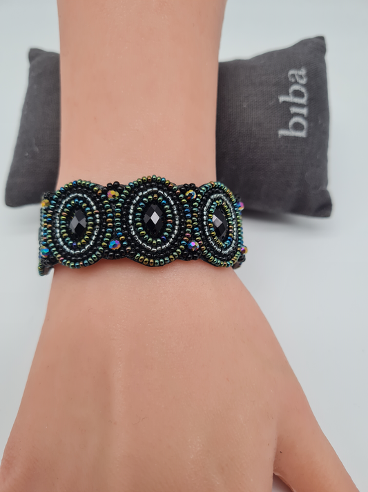 Biba Armband Kunstleder Schwarz mit irisierende Perlchen