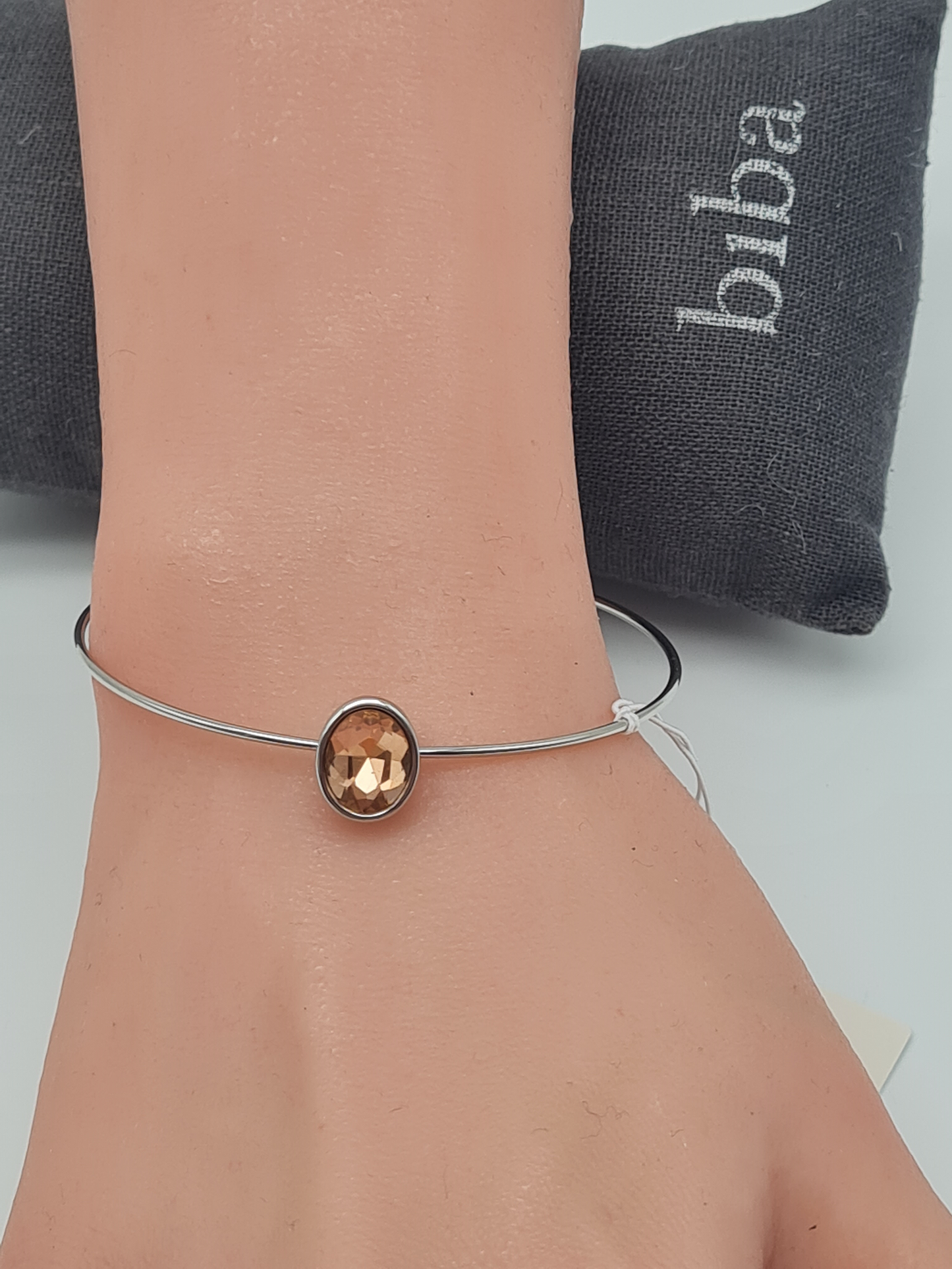 Biba Armreif, filigran mit eingefasster Strass-Stein in Apricot Farben