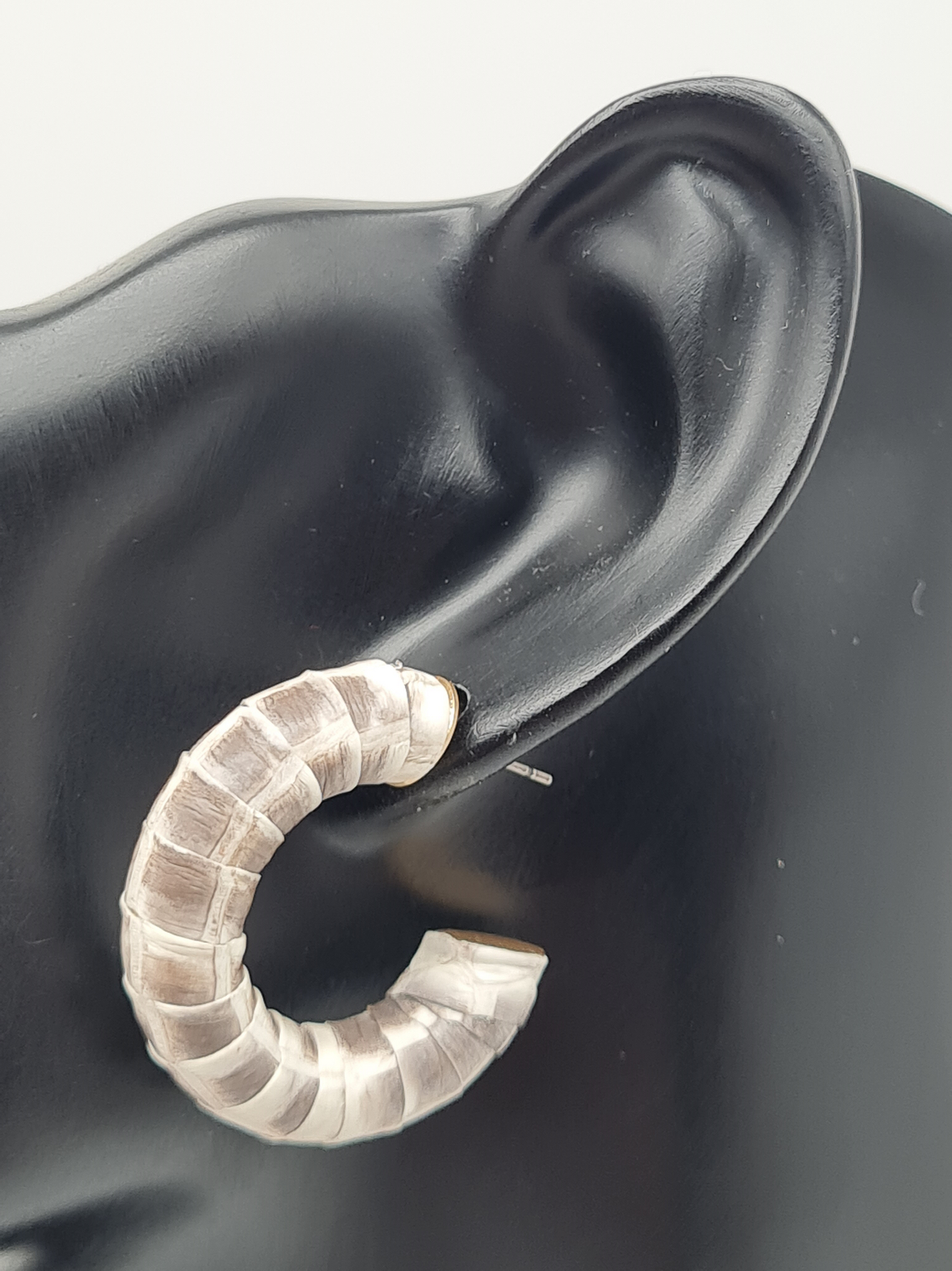 Sweet7, Creolen mit Leder umzogen in Tierprint Muster Grau Creme