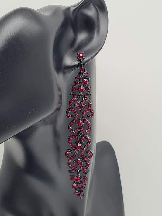 Biba Ohrringe, Ohrhänger Schwarz ornamental mit roter Strass besetzt