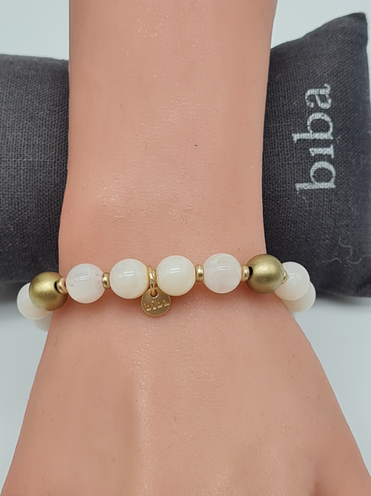 Biba Armband elastisch Perlmutt- mit Matt Goldene Perlen