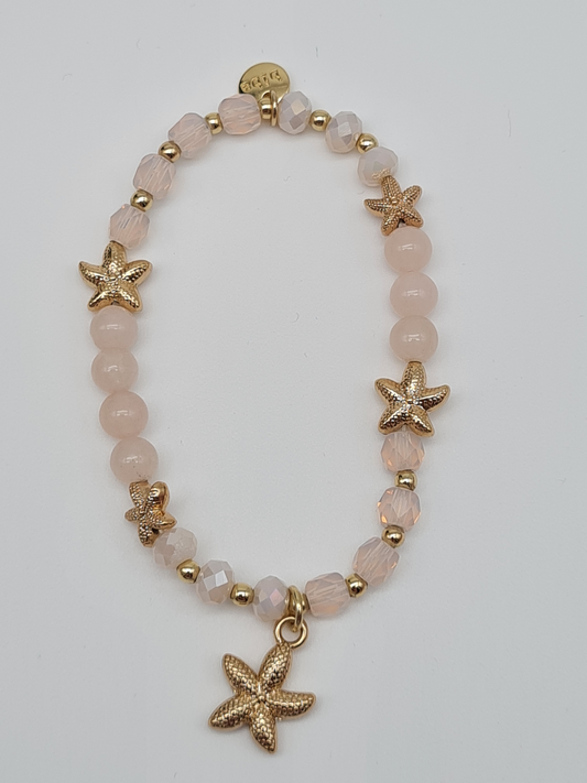 Biba Armband elastisch Blassrosa mit goldene Seesternen und Anhänger