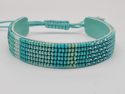 Biba Armband Freundschaftsarmband mit Blau- Türkisen eingewebte Perlen
