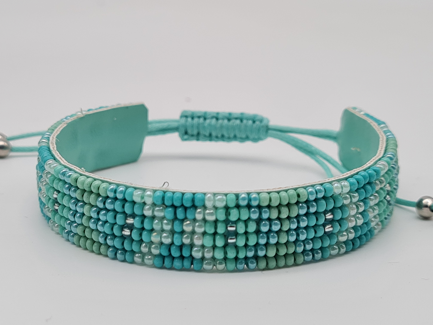 Biba Armband Freundschaftsarmband mit Blau- Türkisen eingewebte Perlen