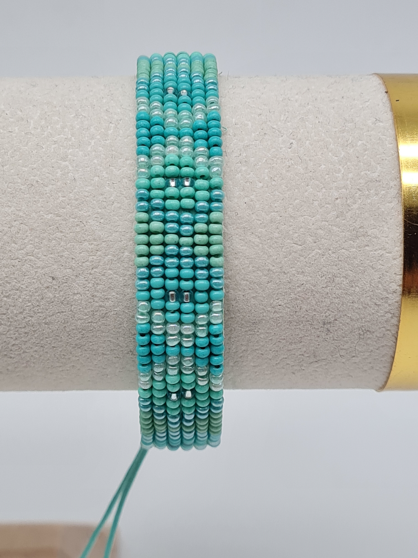 Biba Armband Freundschaftsarmband mit Blau- Türkisen eingewebte Perlen