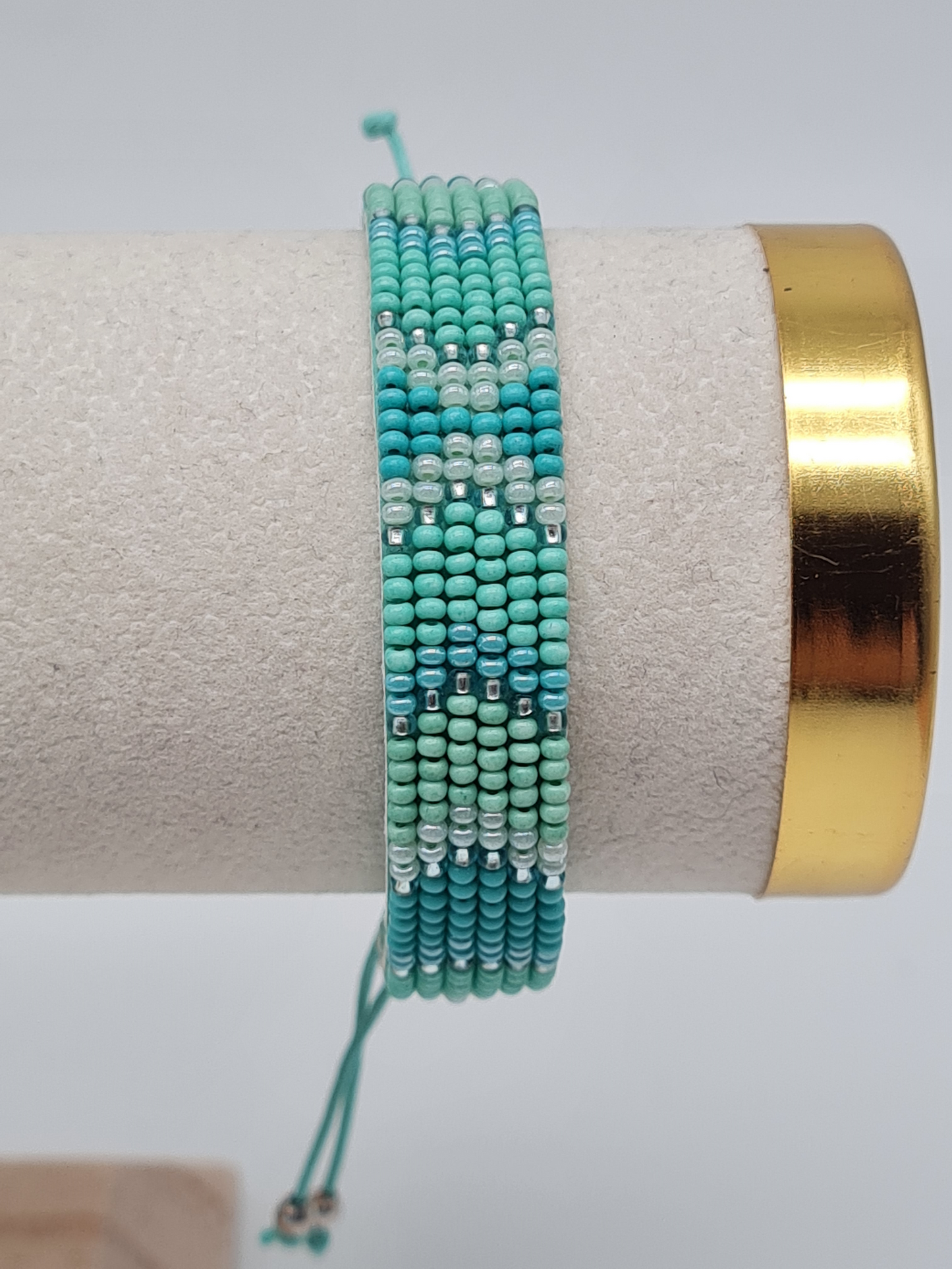 Biba Armband Freundschaftsarmband mit Blau- Türkisen eingewebte Perlen